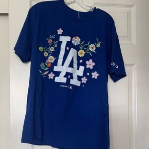 LIMITED EDITION TAKASHI MURAKAMI Graphic LA DODGERS T-Shirt with Floral Design